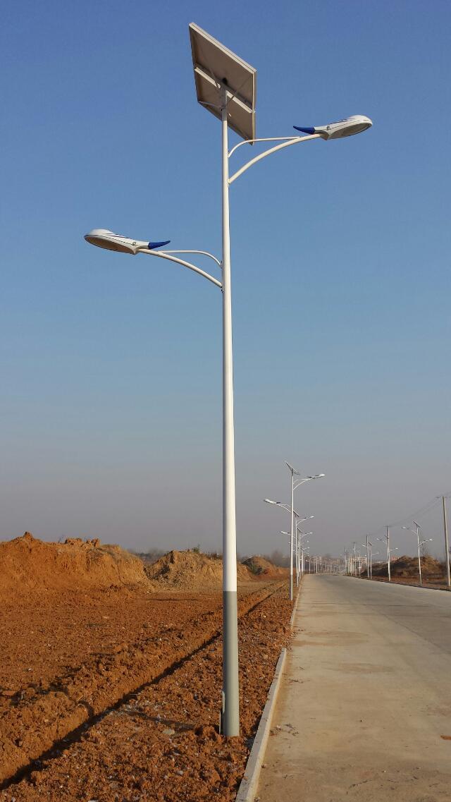 西藏日喀則90組8米太陽能路燈